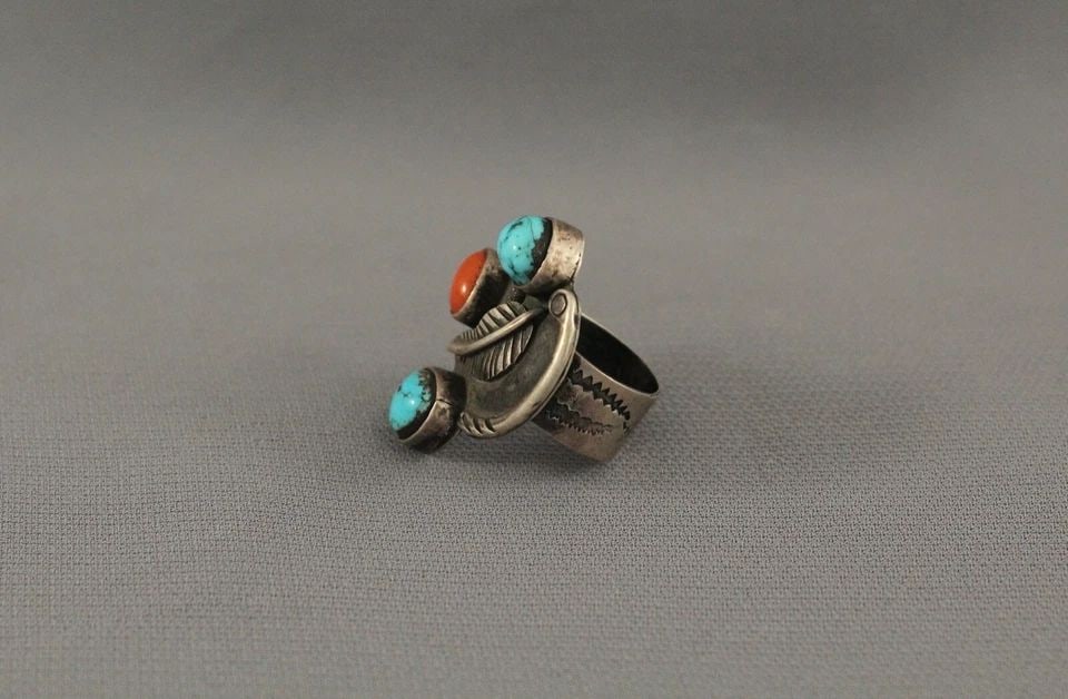 OLD PAWN NAVAJO STERLING SILVER AND TURQUOISE AND CORAL RING SIZE 4 3/4: OLD PAWN NAVAJO STERLING SILVER AND TURQUOISE AND CORAL RING SIZE 4 3/4 Item Description: 1 1/8 " Tall