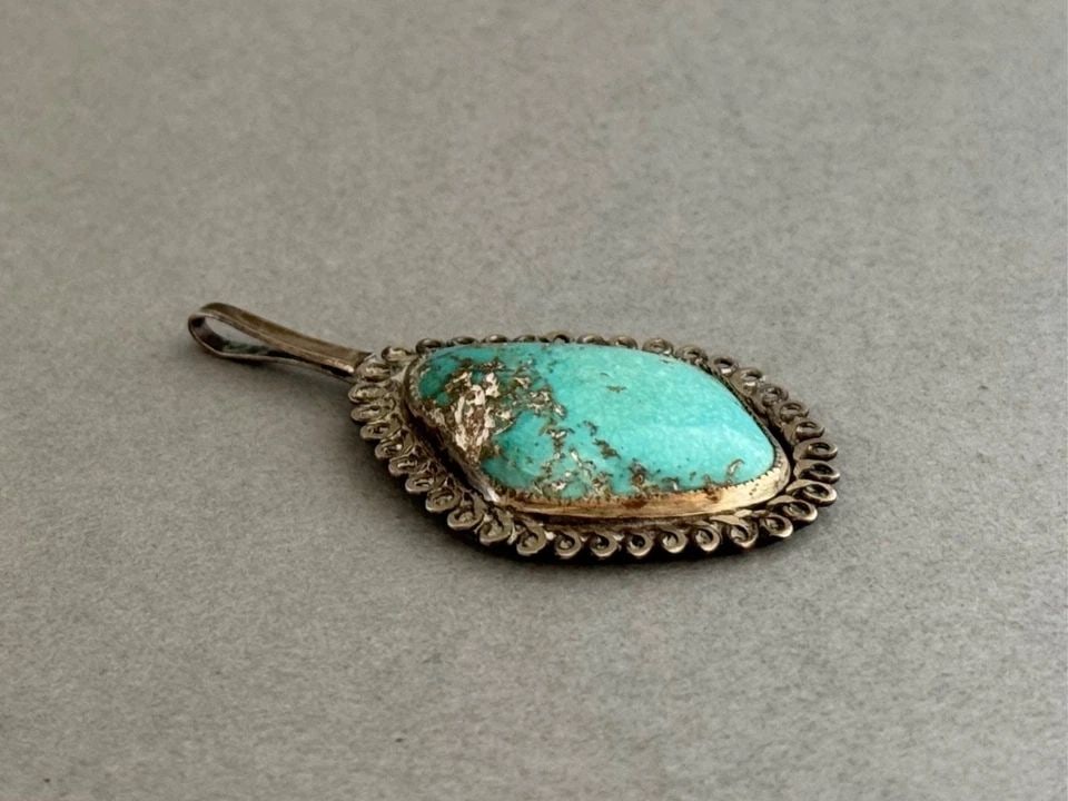 OLD PAWN NAVAJO STERLING SILVER AND TURQUOISE PENDANT (1 of 2)