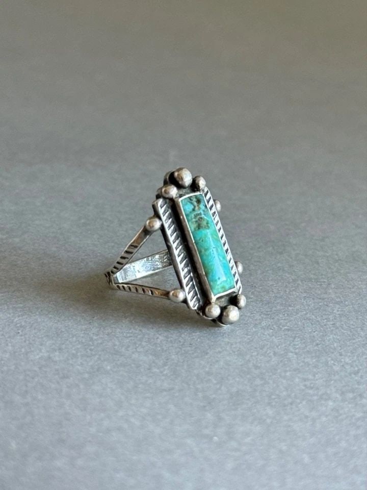 OLD PAWN NAVAJO STERLING AND TURQUOISE RING. SIZE 4 3/4 (1 of 2)