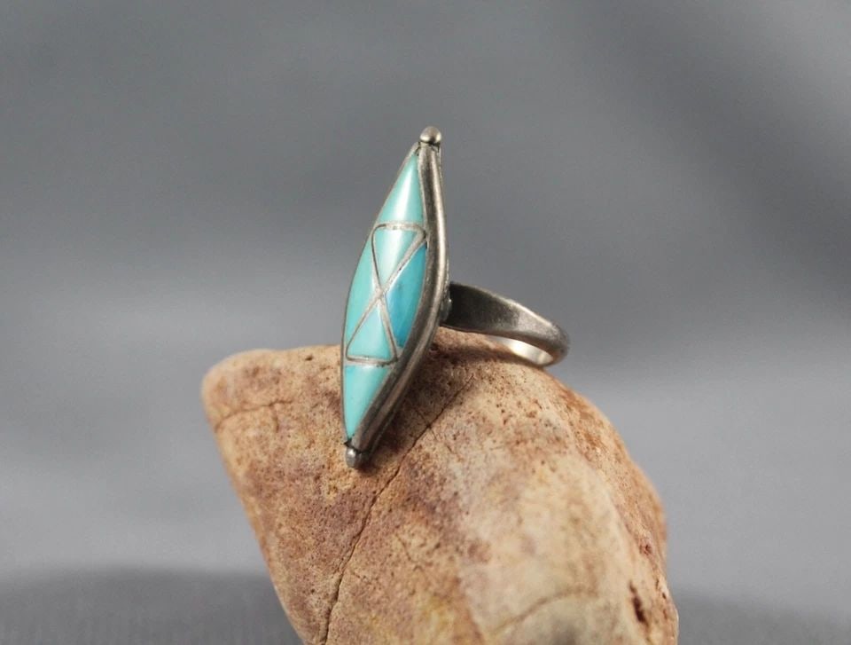 OLD PAWN ZUNI STERLING SILVER AND TURQUOISE RING SIZE 4 1/2 (1 of 2)