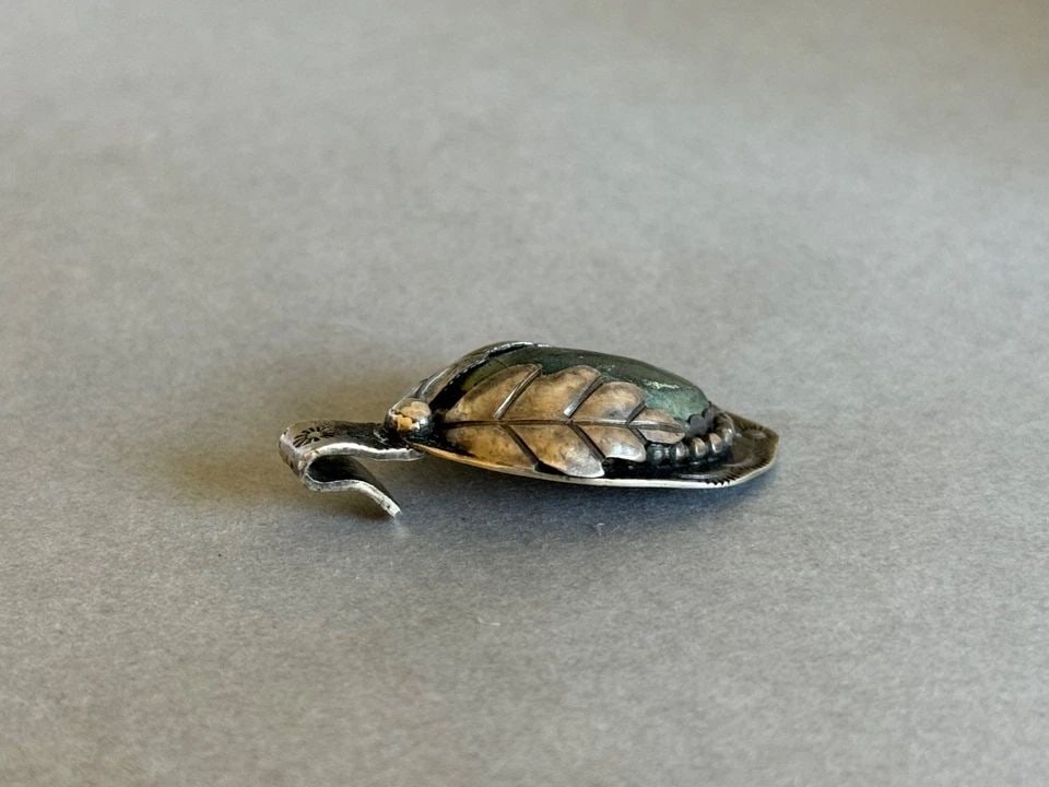 OLD PAWN NAVAJO STERLING SILVER WITH GREEN TURQUOISE PENDANT (1 of 2)
