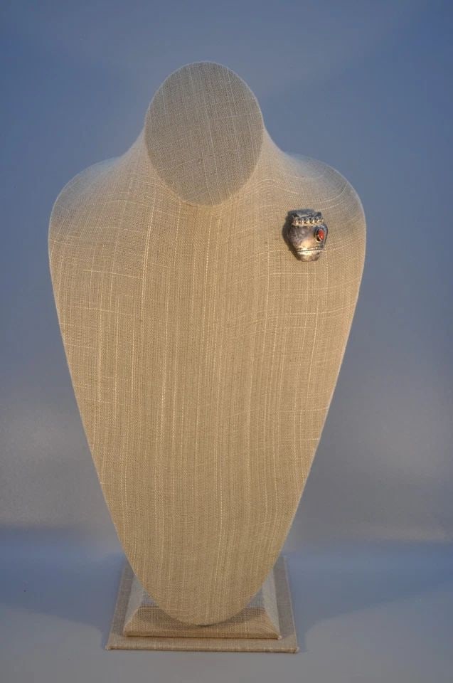 OLD PAWN NAVAJO STERLING SILVER PIN WITH CORAL: OLD PAWN NAVAJO STERLING SILVER PIN WITH CORAL Weight 6.45 Grams 1 1/4" Tall