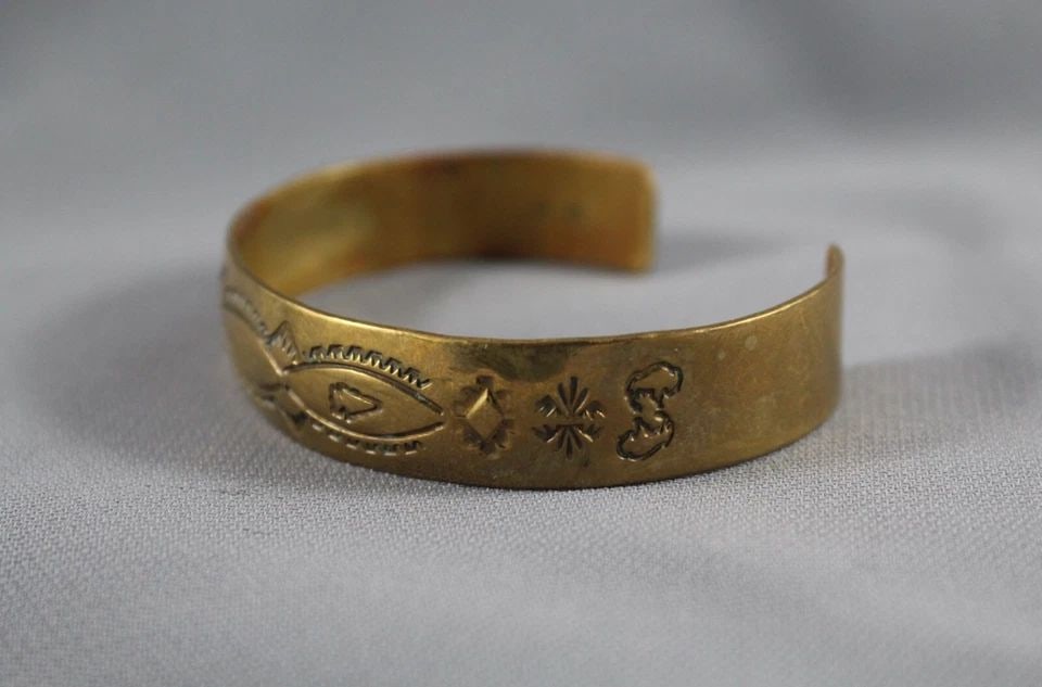 VINTAGE NAVAJO COPPER HAND STAMPED BRACELET (1 of 2)