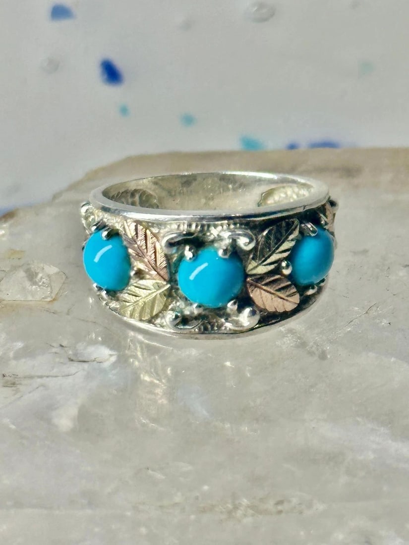 BLACK HILLS RING 3 STONE TURQUOISE BAND STERLING SILVER SIZE 5.75 WOMEN: BLACK HILLS RING 3 STONE TURQUOISE BAND STERLING SILVER SIZE 5.75 WOMEN Black Hills Ring 3 stone turquoise band sterling silver size 5.75 women Size 5.75 Weight 4.8g Width 3/8" Band in Back 1/4"