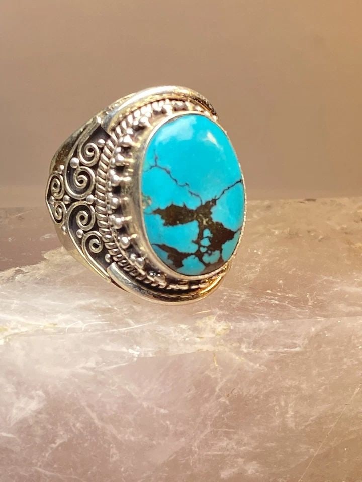 TURQUOISE RING STERLING SILVER WOMEN MEN: TURQUOISE RING STERLING SILVER WOMEN MEN Turquoise ring sterling silver women men Size 9.75 adjustable Weight 14.4g Length 1" Width 1/2" Thinnest part of band 1/4"