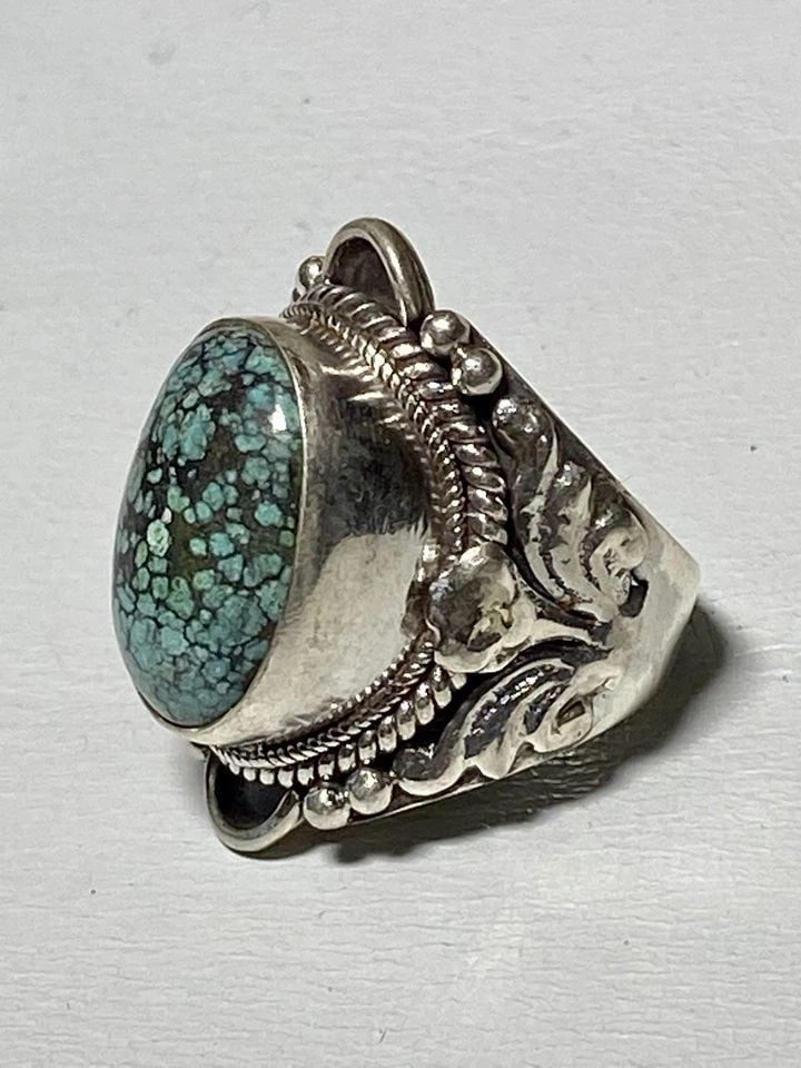 TURQUOISE RING MEN WOMEN CIGAR BAND STERLING SILVER: TURQUOISE RING MEN WOMEN CIGAR BAND STERLING SILVER Turquoise ring men women cigar band sterling silver Size 6.50 Weight 15.4g Length of ring. 1. 1/8" Width of ring 1/2" Thinnest part of band 5/32" De