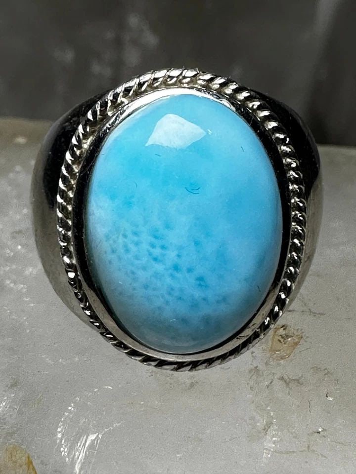 LARIMAR CIGAR BAND SIZE 7 STERLING SILVER WOMEN MEN: LARIMAR CIGAR BAND SIZE 7 STERLING SILVER WOMEN MEN Larimar cigar band size 7 sterling silver women men Size 7 Between a . size 7 and a size 7.25 Weight. 14.3g Length 3/4" Width 1/2" Thinnest pat of b