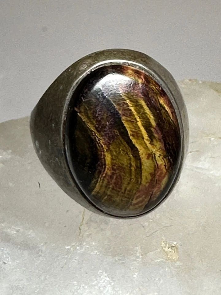 TIGER EYE RING SIZE 7.75 SOUTHWESTERN STERLING SILVER WOMEN MEN: TIGER EYE RING SIZE 7.75 SOUTHWESTERN STERLING SILVER WOMEN MEN Tiger Eye ring southwestern sterling silver women men Size 7.75 Between a size 7.75 and a size 8 Weight 11.9g Length 3/4" Width. 1/2" Th