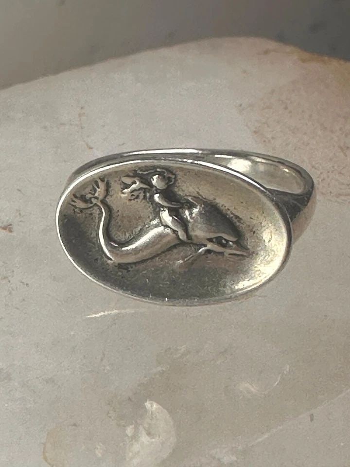 DOLPHIN RING LADY MERMAID BAND SIZE 4.50 STERLING SILVER WOMEN GIRLS: DOLPHIN RING LADY MERMAID BAND SIZE 4.50 STERLING SILVER WOMEN GIRLS Dolphin ring lady mermaid band size 4.50 sterling silver women girls signed MOMA Museum of Modern Art NYC Size 4.50 Weight 3.7g Len