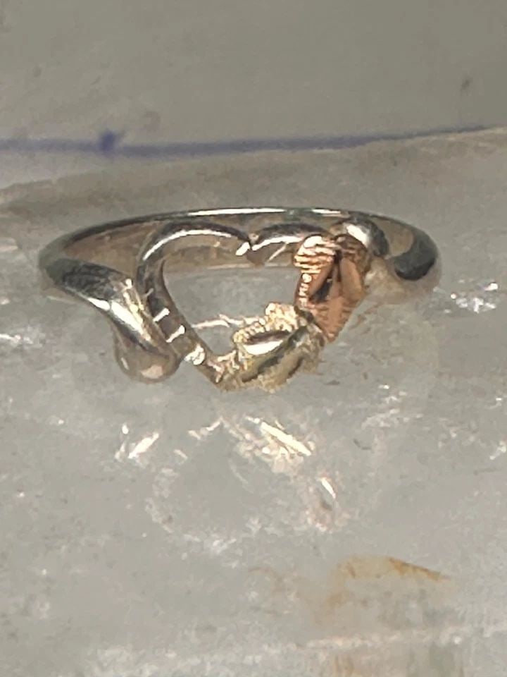 BLACK HILLS GOLD RING HEART BAND LOVE VALENTINE STERLING SILVER WOMEN GIRLS PINK: BLACK HILLS GOLD RING HEART BAND LOVE VALENTINE STERLING SILVER WOMEN GIRLS PINK Black Hills Gold ring Heart band Love Valentine sterling silver women girls pinky Size 2.75 Weight 1.6g Width 7/32" Thi