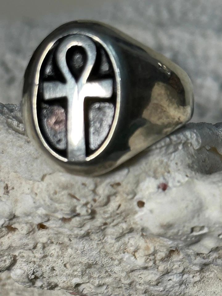 ANKH RING EGYPTIAN LONG LIFE BAND SIZE 8 STERLING SILVER WOMEN MEN: ANKH RING EGYPTIAN LONG LIFE BAND SIZE 8 STERLING SILVER WOMEN MEN Ankh ring Egyptian long life band size 8 sterling silver women men Size 8 Weight. 5g Length 3/4" Width 3/8" Thinnest pat of band 1/8"