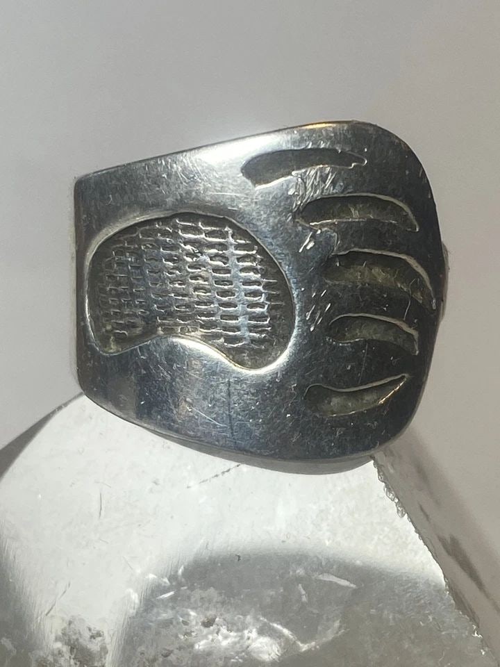 BEAR FOOTPRINT RING SOUTHWESTERN STERLING SILVER MEN WOMEN: BEAR FOOTPRINT RING SOUTHWESTERN STERLING SILVER MEN WOMEN Bear footprint ring southwestern sterling silver men women Size 9.25 Weight 9.1g Widest part of band 3/4" Thinnest part of band 3/16"