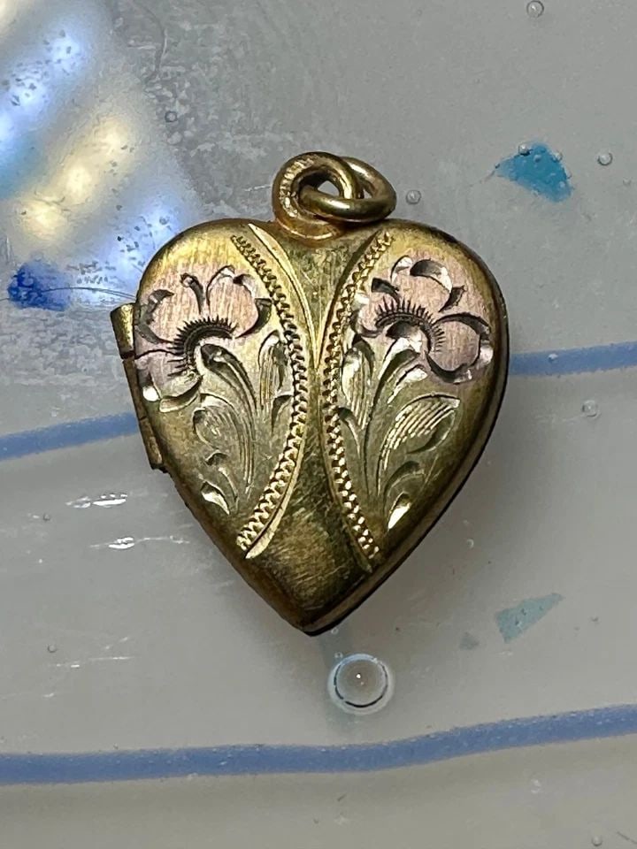 HEART VALENTINE VINTAGE LOVE SMALL PHOTO LOCKET 1/20 12K GF FLOWER GIRLS WOMEN P (1 of 1)