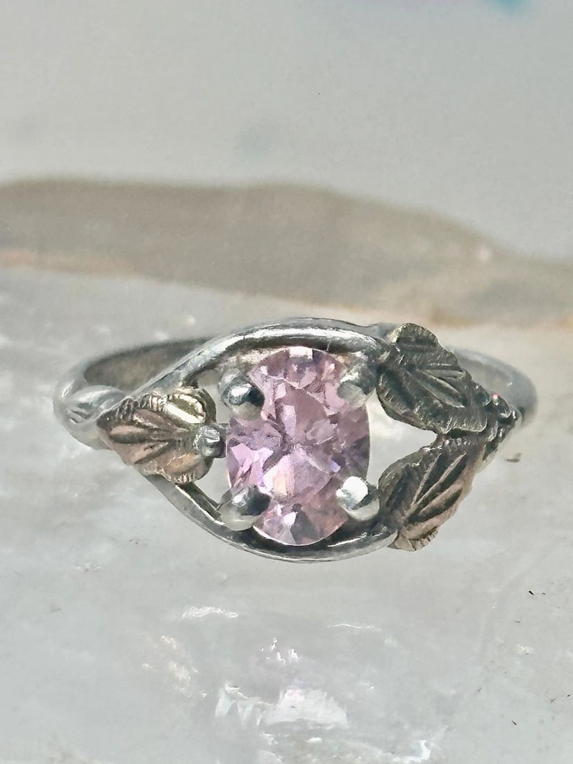 BLACK HILLS GOLD RING PINK ICE LEAVES BAND SIZE 5 STERLING SILVER WOMEN GIRLS: BLACK HILLS GOLD RING PINK ICE LEAVES BAND SIZE 5 STERLING SILVER WOMEN GIRLS Black Hills Gold ring pink ice leaves band size 5 sterling silver women girls Size 5 Weight 2.2g Width 5/16" Thinnest part