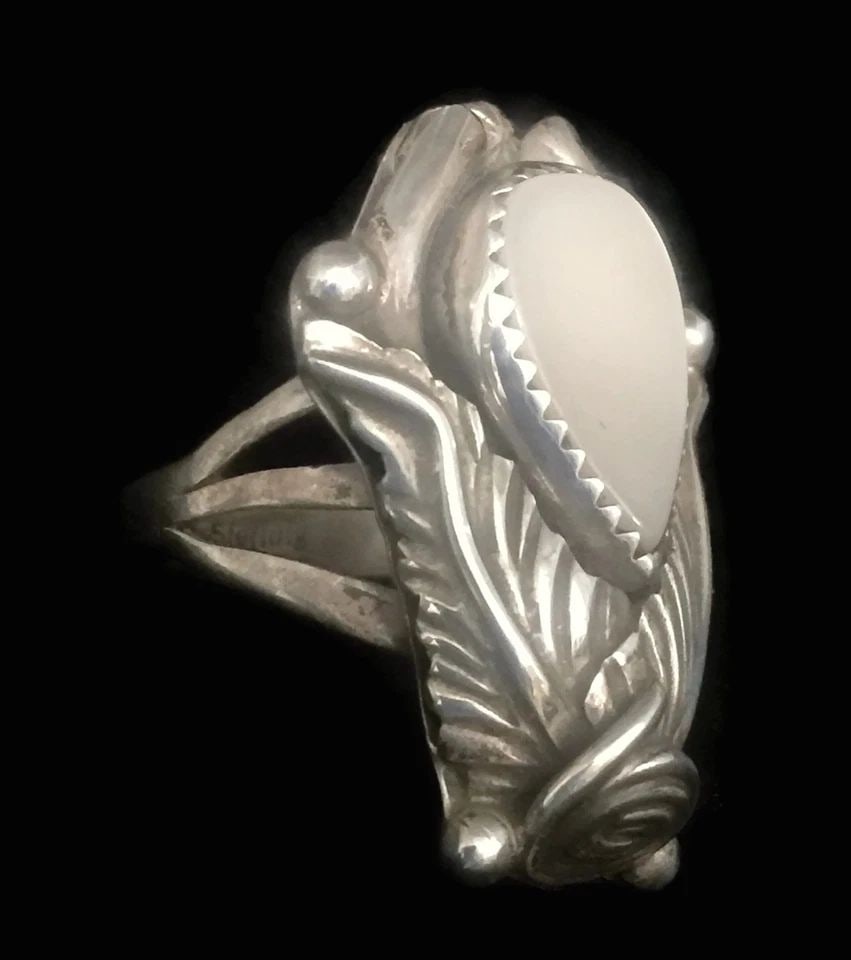 VINTAGE MOTHER OF PEARL MOP STERLING SILVER SOUTHWEST TRIBAL RING SIZE 7.7 7.3G (1 of 1)