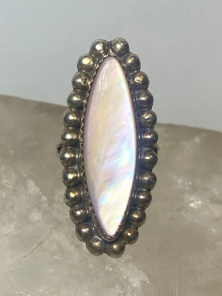 MOTHER OF PEARL RING SIZE 6 SOUTHWEST NAVAJO STERLING SILVER WOMEN GIRLS: MOTHER OF PEARL RING SIZE 6 SOUTHWEST NAVAJO STERLING SILVER WOMEN GIRLS Mother of Pearl ring southwest Navajo size 6 sterling silver women girls Size 6 Weight 9.2g Length 1 1/2" Width. 3/4" Thinnest 