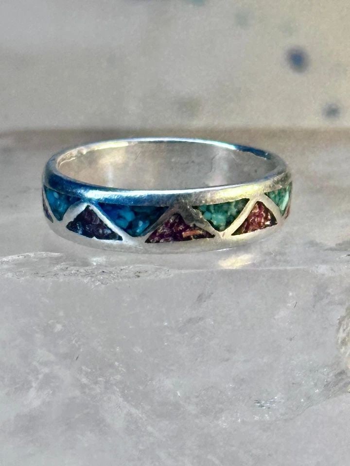 ZUNI RING WEDDING BAND TURQUOISE CORAL CHIPS STERLING SILVER SIZE 7.75 WOMEN MEN (1 of 2)