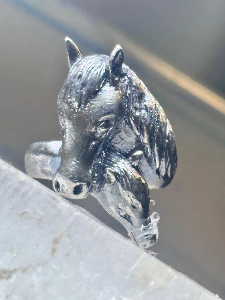 HORSE RING FOAL BAND SOUTHWEST SIZE 6.5 COWGIRL STERLING SILVER WOMEN GIRLS: HORSE RING FOAL BAND SOUTHWEST SIZE 6.5 COWGIRL STERLING SILVER WOMEN GIRLS Horse ring foal southwest band size 6.5 cowgirl sterling silver women girls Size 6.5 Weight 9.6g Length 1 1/4" Thinnest part