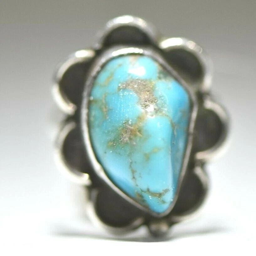 NAVAJO RING TURQUOISE TRIBAL PINKY STERLING SILVER WOMEN GIRLS SIZE 4.50: NAVAJO RING TURQUOISE TRIBAL PINKY STERLING SILVER WOMEN GIRLS SIZE 4.50 Navajo ring turquoise pinky tribal sterling silver women girls Size 4.50 Weight 5.4g Widest part of ring 15/16" Thinnest part o