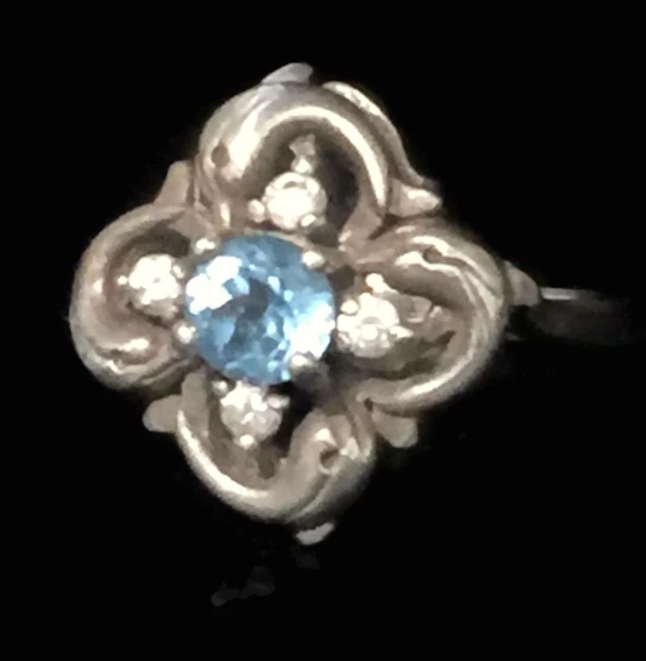 VINTAGE DOLPHIN FLOWER STERLING SILVER COCKTAIL RING BAND SIZE 5.75 GIRLS: VINTAGE DOLPHIN FLOWER STERLING SILVER COCKTAIL RING BAND SIZE 5.75 GIRLS Vintage Dolphin Flower Ring Sterling Silver Band Ring Size 5.75 Weight 3.5g Widest Part of Ring 5/8" Thinnest Part of Ring 3/3