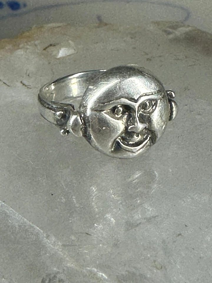 MOON RING SIZE 5 CELESTIAL BAND STERLING SILVER WOMEN GIRLS: MOON RING SIZE 5 CELESTIAL BAND STERLING SILVER WOMEN GIRLS Moon ring size 5 celestial band sterling silver women girls Size 5 Between a size 5 and a size 5.25 Weight 3.5g Length. 1/2" Width 1/2" Thin
