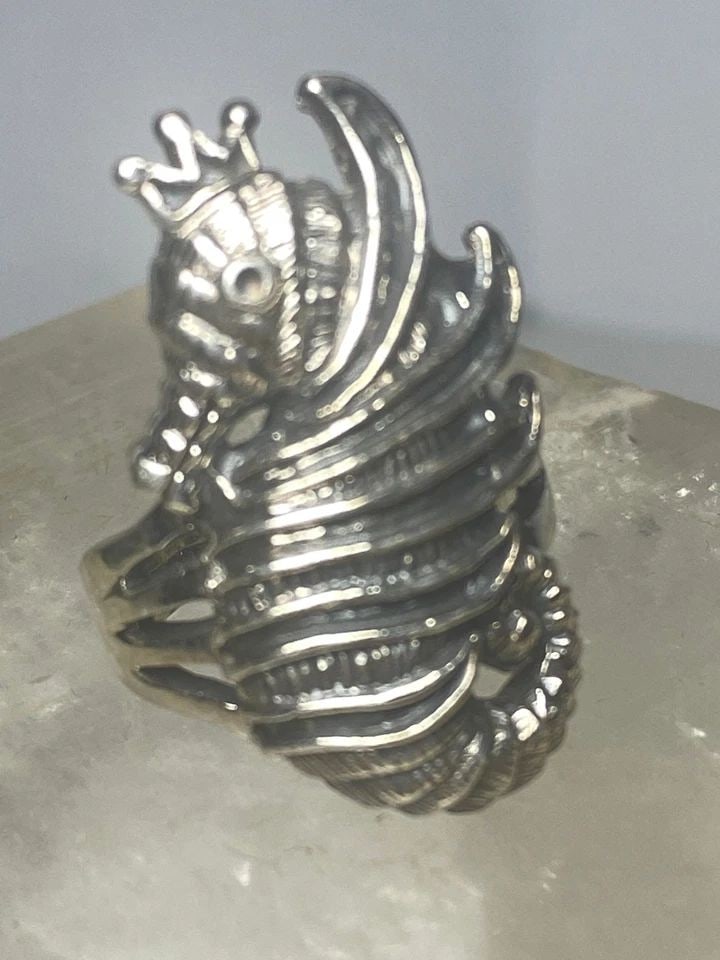 SEAHORSE RING OCEAN BAND STERLING SILVER WOMEN GIRLS: SEAHORSE RING OCEAN BAND STERLING SILVER WOMEN GIRLS Seahorse ring ocean band sterling silver women girls Size 9.50 Weight 11.2g Length. 1 1//4" Widest part 3/4" Thinest part of band 3/16"