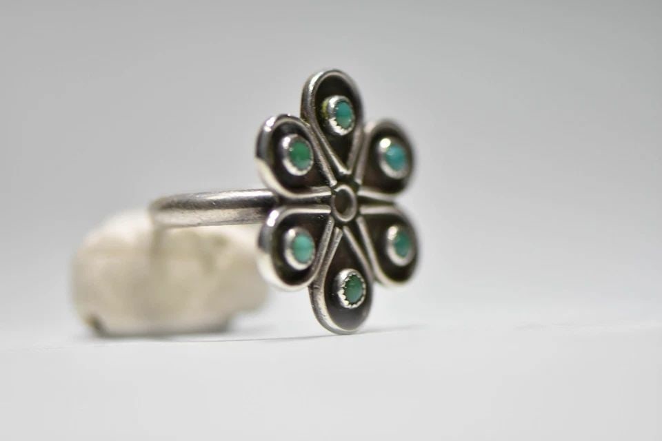 ZUNI RING FLOWER TURQUOISE PETITE POINT STERLING SILVER WOMEN (1 of 1)