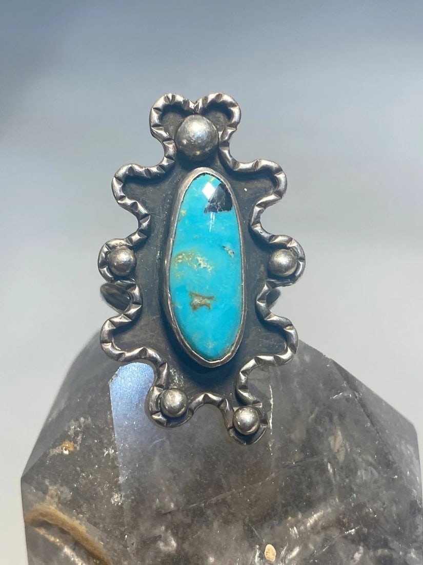 TURQUOISE RING LONG NAVAJO PINKY SOUTHWEST STERLING SILVER WOMEN GIRL: TURQUOISE RING LONG NAVAJO PINKY SOUTHWEST STERLING SILVER WOMEN GIRL Turquoise ring long pinky southwest sterling silver women girl Size 4.75 Between a size 4.75 and a size 5 Weight 2.7g Length. 5/8"