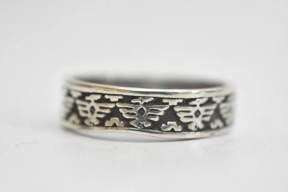 PHOENIX RING TRIBAL BAND STERLING SILVER WEDDING MEN SIZE 11.75: PHOENIX RING TRIBAL BAND STERLING SILVER WEDDING MEN SIZE 11.75 Phoenix ring tribal band sterling silver men Size 11.75 Weight 5.5g Band width 1/4" Delivered in a gift box Free Postal shipping and ins
