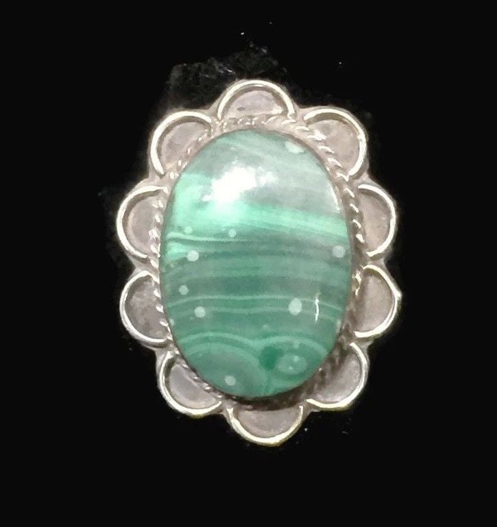 VINTAGE MALACHITE SOUTHWEST STERLING SILVER WOMEN BOHO GIRLS RING SIZE 6.75: VINTAGE MALACHITE SOUTHWEST STERLING SILVER WOMEN BOHO GIRLS RING SIZE 6.75 Vintage Malachite Sterling Silver Ring Southwest Tribal Ring Size 6.75 Weight 5.7g Widest Part of Band 1" Thinnest Part of