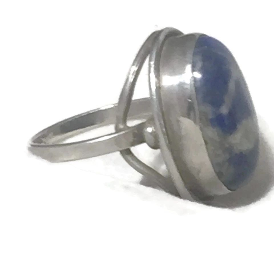 BLUE LAPIS LAZULI STATEMENT STERLING SILVER WOMEN BOHO PINKY GIRLS RING SIZE 5: BLUE LAPIS LAZULI STATEMENT STERLING SILVER WOMEN BOHO PINKY GIRLS RING SIZE 5 Vintage Blue Lapis Lazuli Sterling Silver Ring Size 5 Between a Size 5 & Size 5.25 Weight 6.8g Widest Part of Band 27/32"
