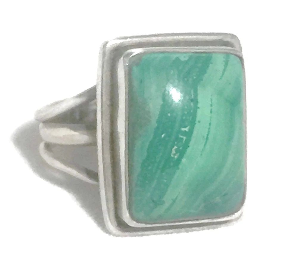 VINTAGE MALACHITE SOUTHWEST STERLING SILVER WOMEN BOHO GIRLS RING SIZE 8.50: VINTAGE MALACHITE SOUTHWEST STERLING SILVER WOMEN BOHO GIRLS RING SIZE 8.50 Vintage Malachite Sterling Silver Ring Southwest Tribal Ring Size 8.50 Weight 7.5g Widest Part of Band 3/4" Thinnest Part