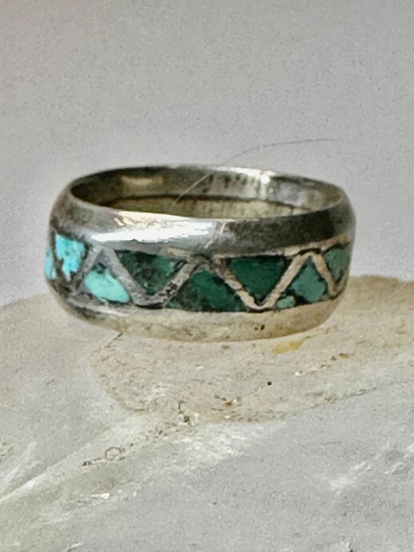 ZUNI RING TURQUOISE BAND SIZE 5.75 STERLING SILVER WOMEN: ZUNI RING TURQUOISE BAND SIZE 5.75 STERLING SILVER WOMEN Zuni ring Turquoise band size 5.75 sterling silver women Size 5.75 Weight 5.1g Width 1/4"