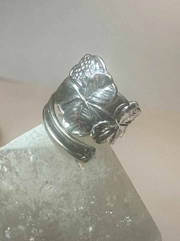 FOUR LEAF CLOVER SPOON RING FLORAL GOOD LUCK BAND STERLING SILVER WOMEN GIRL C (1 of 2)