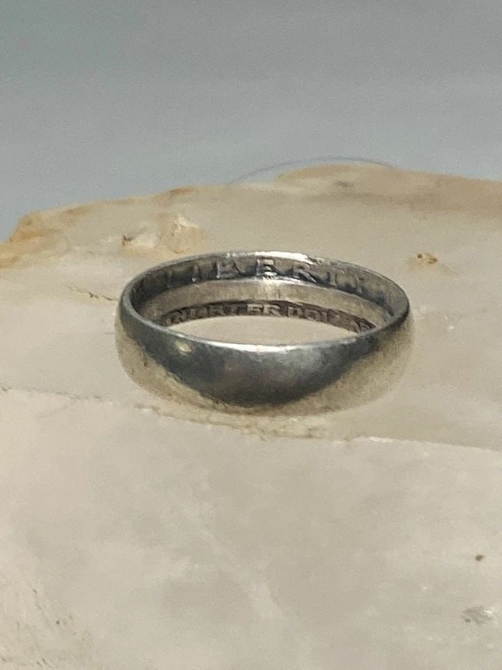 QUARTER DOLLAR RING 1934 TRENCH ART BAND LIBERTY UNITED STATES STERLING SILVER W: QUARTER DOLLAR RING 1934 TRENCH ART BAND LIBERTY UNITED STATES STERLING SILVER W Quarter Dollar ring 1934 trench art band Liberty United States women pinky Size 5.50 Weight 3.1g Band Width 3/16""