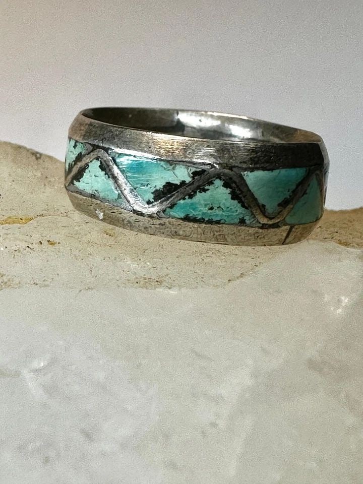 ZUNI RING TURQUOISE WEDDING BAND SIZE 6.75 STERLING SILVER WOMEN MEN: ZUNI RING TURQUOISE WEDDING BAND SIZE 6.75 STERLING SILVER WOMEN MEN Zuni ring Turquoise wedding band size 6.75 sterling silver women men Size 6.75 Weight 4g Width 1/4"