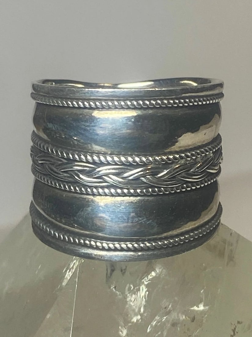 CIGAR BAND RING WOVEN ROPE CHAIN BIKER STERLING SILVER WOMEN MEN: CIGAR BAND RING WOVEN ROPE CHAIN BIKER STERLING SILVER WOMEN MEN Cigar Band ring woven rope chain biker sterling silver women men Size 9.50 Between. a size 9.50 and a size 9.75 Weight 6.5g Length 3/4"