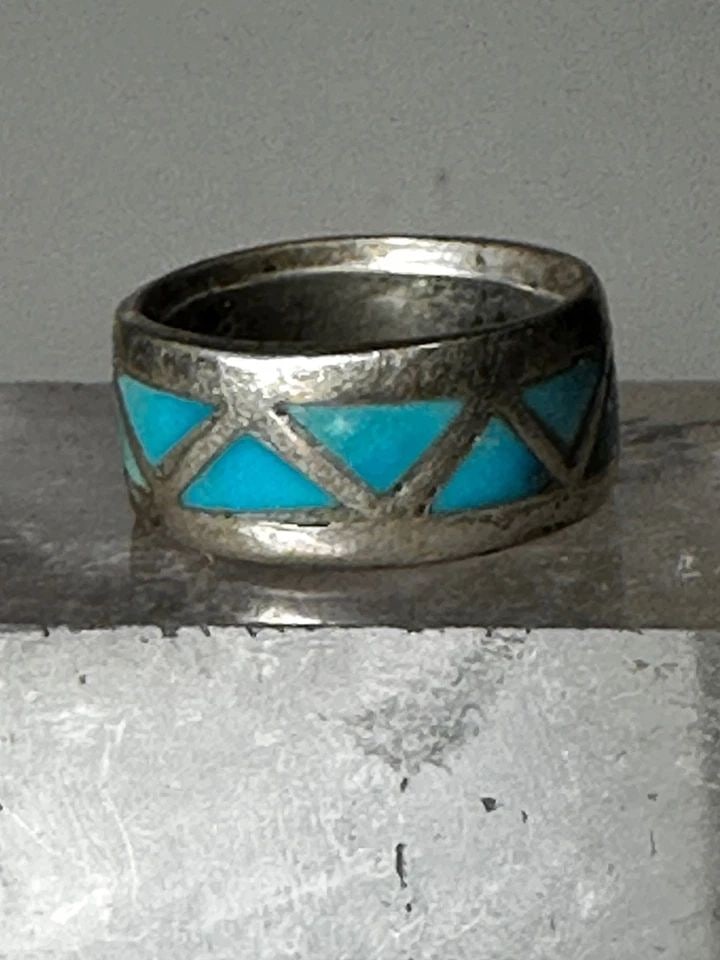 TURQUOISE RING SIZE 4.25 ZUNI BAND WEDDING STERLING SILVER WOMEN: TURQUOISE RING SIZE 4.25 ZUNI BAND WEDDING STERLING SILVER WOMEN Turquoise ring size 4.25 Zuni band wedding sterling silver women Size 4.25 Weight. 6.5g Width 5/16"