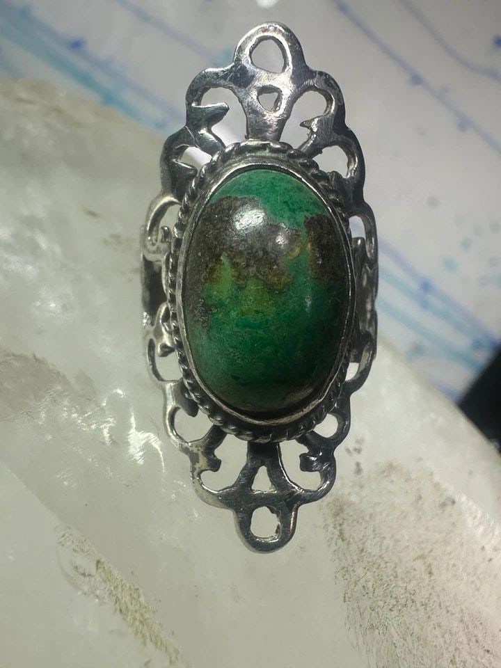 TURQUOISE RING BOHO SIZE 5.25 STERLING SILVER GIRLS WOMEN: TURQUOISE RING BOHO SIZE 5.25 STERLING SILVER GIRLS WOMEN Turquoise Ring Boho size 5.25 sterling silver girls women Size 5.25 Weight 6.6g Length. 1 3/8" Width 3/8" Thinnest part of band 3/16"