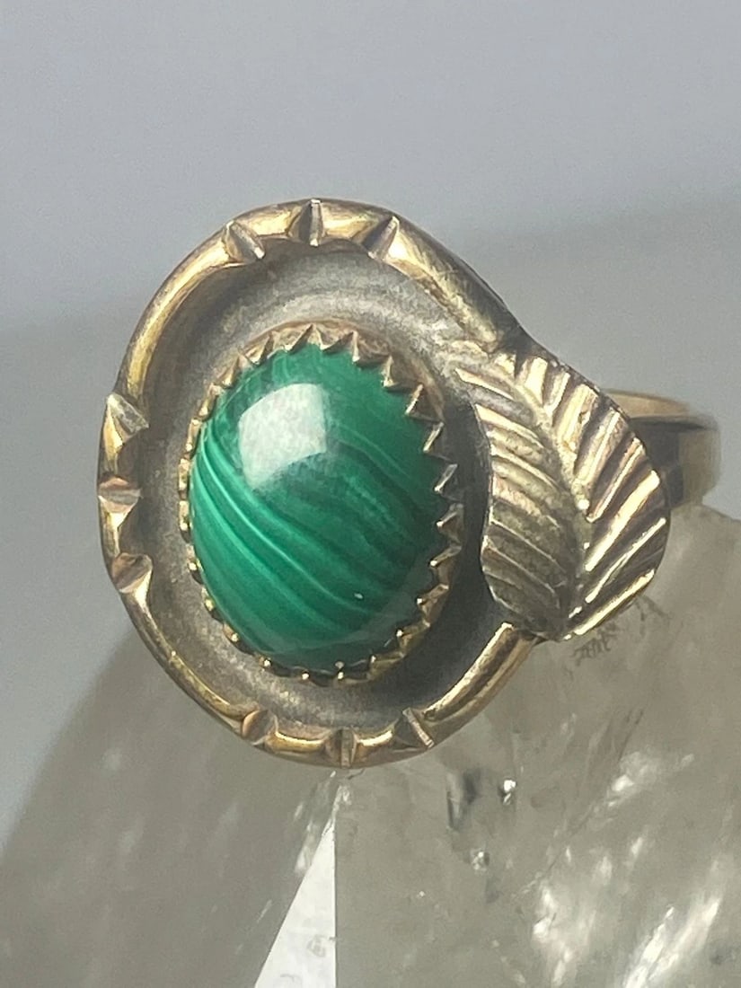 MALACHITE RING NAVAJO SOUTHWEST PINKY WOMEN GIRLS: MALACHITE RING NAVAJO SOUTHWEST PINKY WOMEN GIRLS Malachite ring southwest pinky women girls Size 6 Weight 3.4g Length 5/8" Width 5/8" Thinnest part of band. 1/8"