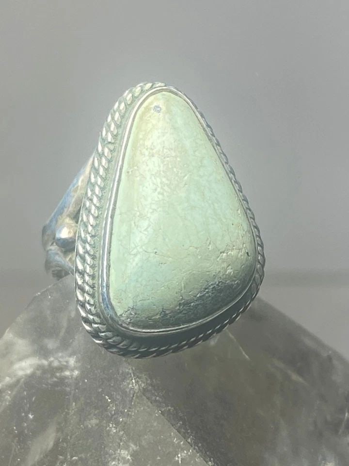 TURQUOISE RING SIZE 3.50 SOUTHWEST STERLING SILVER WOMEN: TURQUOISE RING SIZE 3.50 SOUTHWEST STERLING SILVER WOMEN Turquoise ring southwest sterling silver women Size 3.50 Weight 7.5g Length 7/8" Width 5/8" Thinnest part of band 7/32"