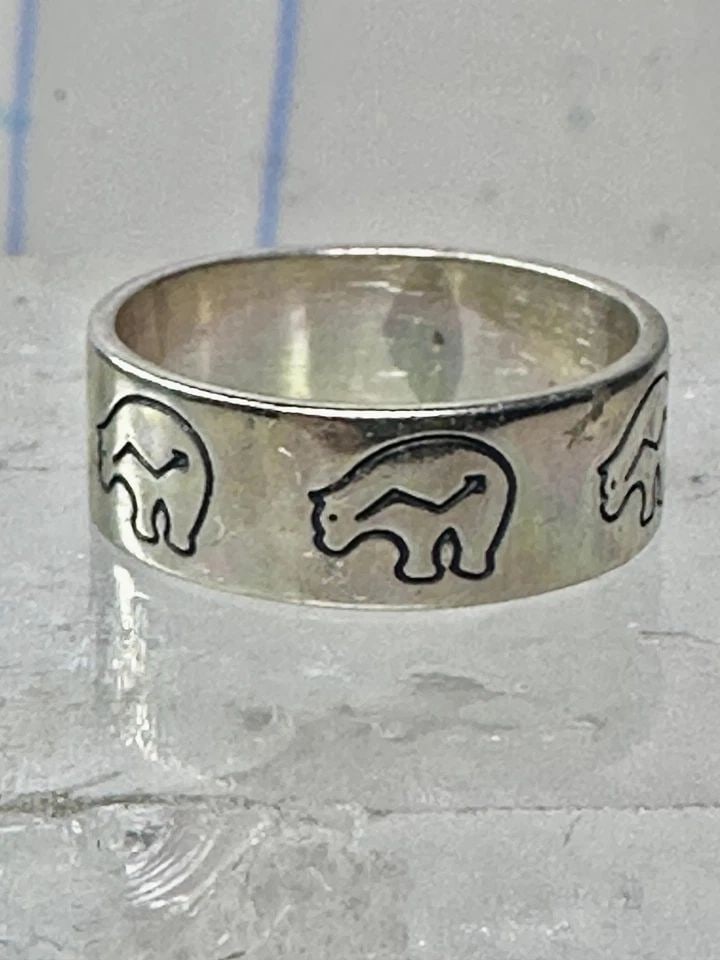 BEAR RING WITH HEART ARROW BAND SIZE 5.50 STERLING SILVER WOMEN GIRLS BOYS: BEAR RING WITH HEART ARROW BAND SIZE 5.50 STERLING SILVER WOMEN GIRLS BOYS Bear ring with heart arrow band size 5.50 sterling silver women girls boys The bear with arrow signifies the breath of life a
