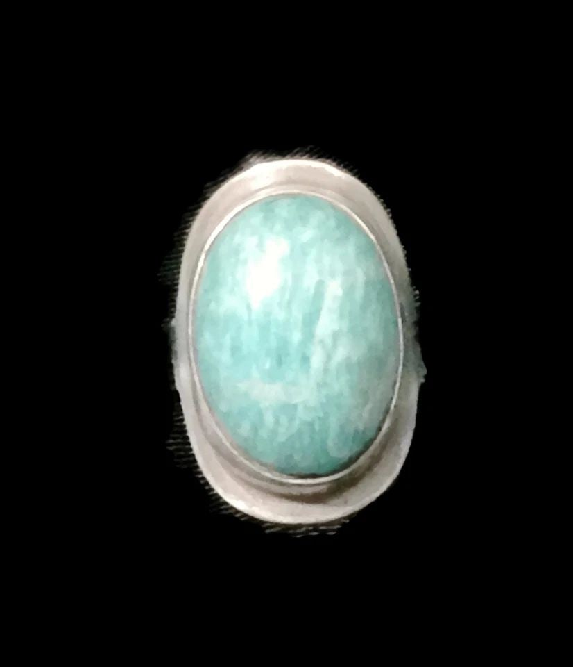 GREEN RING SIZE 5.50 VINTAGE STERLING SILVER SOUTHWEST RING PINKY WOMEN: GREEN RING SIZE 5.50 VINTAGE STERLING SILVER SOUTHWEST RING PINKY WOMEN Green Ring size 5.50 Southwest Vintage Sterling Silver Ring Size 5.50 Weight 6.2g Length 15/16" Width 3/16" Free Postal Shipping