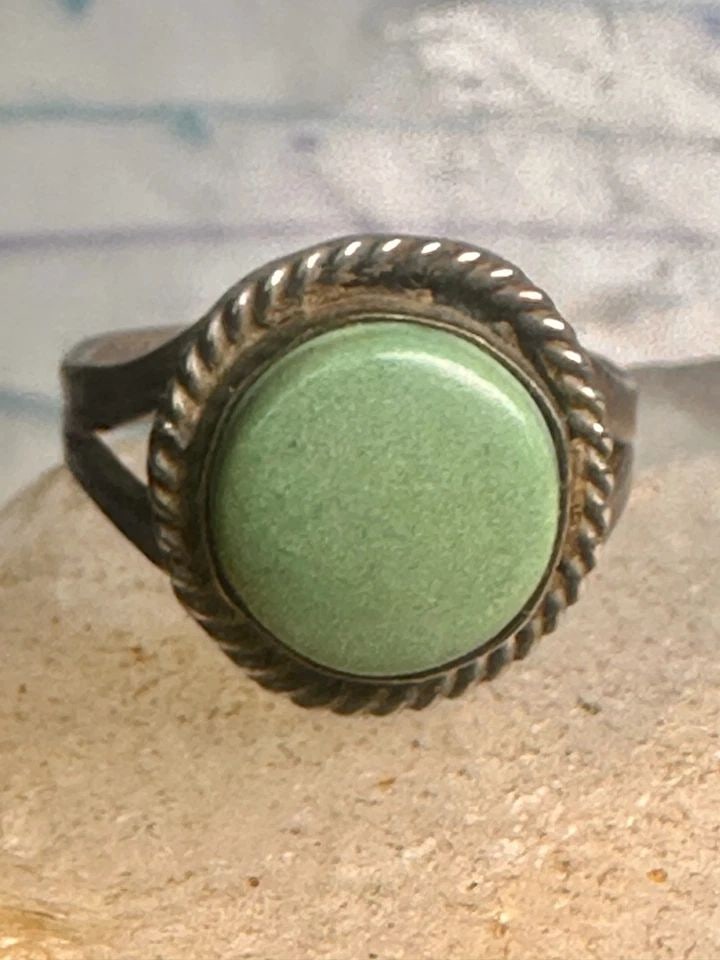 VINTAGE TURQUOISE STERLING SILVER SOUTHWEST TRIBAL BOHO RING SIZE 5.2 PINKY GIRL: VINTAGE TURQUOISE STERLING SILVER SOUTHWEST TRIBAL BOHO RING SIZE 5.2 PINKY GIRL Vintage Turquoise Southwest Sterling Silver Ring Size 5.25 Between a Size 5.25 and a Size 5.50 Weight 3.3g Length 9/16"