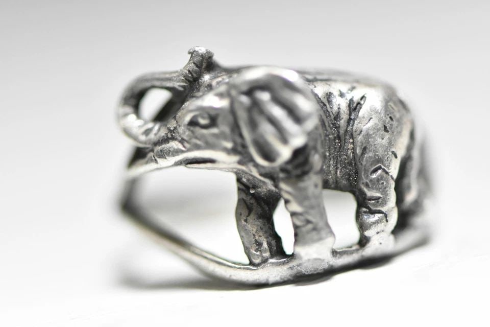 ELEPHANT RING ANIMAL PINKY BAND STERLING SILVER WOMEN GIRLS: ELEPHANT RING ANIMAL PINKY BAND STERLING SILVER WOMEN GIRLS elephant ring animal pinky band sterling silver women girls Size 5.75 Weight 4.6g Widest part of the ring 5/8" Thinnest part of the ring 1/8