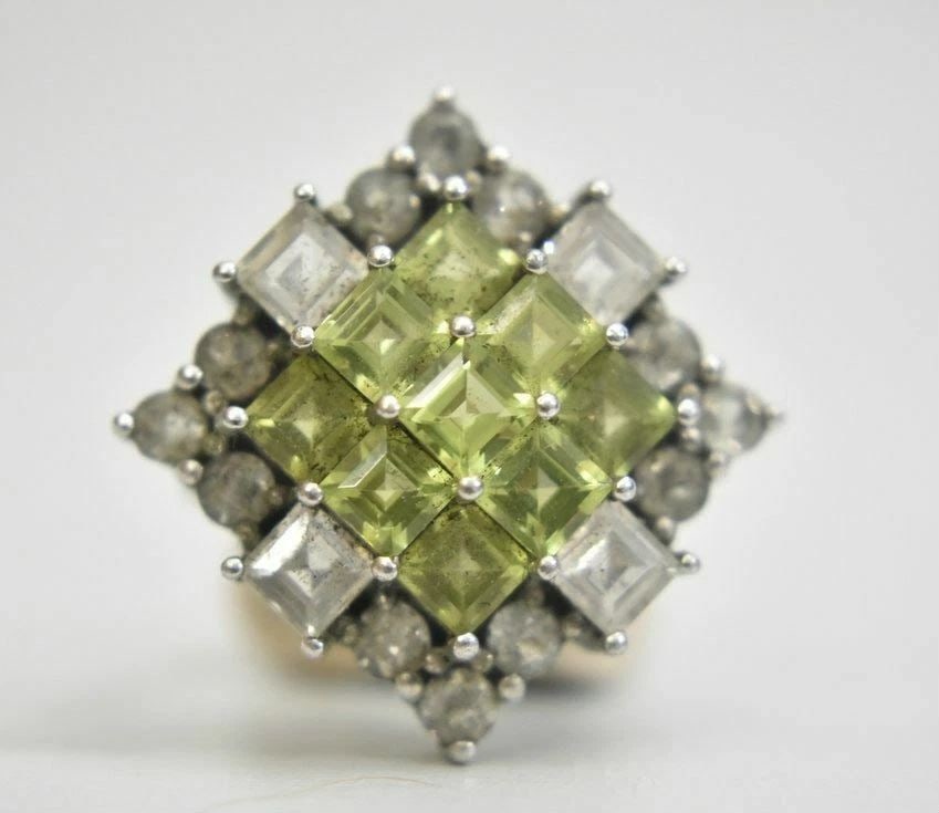 GREEN RING VINTAGE COCKTAIL BOHO WOMEN STERLING SILVER SIZE 6: GREEN RING VINTAGE COCKTAIL BOHO WOMEN STERLING SILVER SIZE 6 Peridot green ring vintage cocktail boho women sterling silver Size 6 Weight 8.4g Widest part of band 1" Thinnest part of band 1/8" Delive