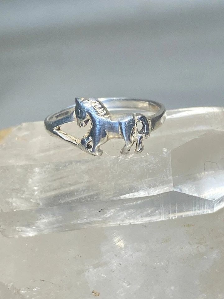 HORSE RING SIZE 7 PINKY BAND COWGIRL STERLING SILVER WOMEN: HORSE RING SIZE 7 PINKY BAND COWGIRL STERLING SILVER WOMEN Horse ring pinky band cowgirl sterling silver women Size 7 Weight. 1.8g Band Width 3/8" Thinnest part of band 1/8"
