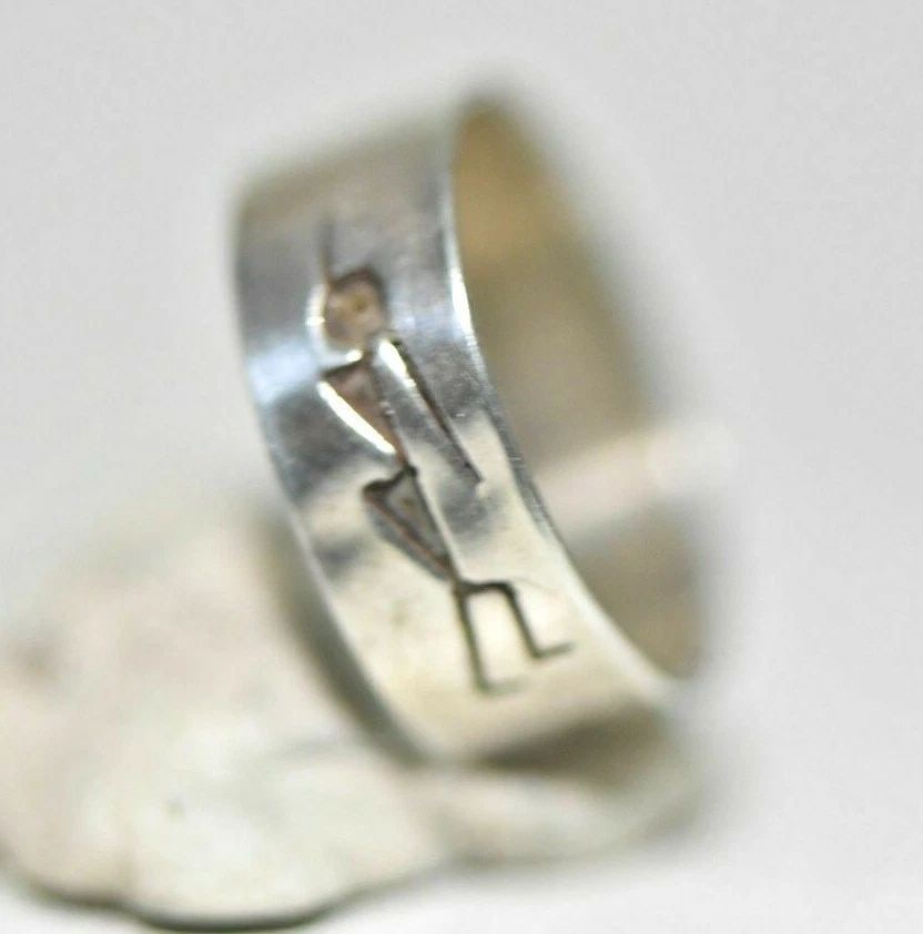 KOKOPELLI BAND PINKY RING FERTILITY SOUTHWEST STERLING SILVER WOMEN SIZE 4.75: KOKOPELLI BAND PINKY RING FERTILITY SOUTHWEST STERLING SILVER WOMEN SIZE 4.75 Kokopelli Band pinky ring fertility figure Native American sterling silver women Size 4.75 Between a Size 4.75 and Size 5 