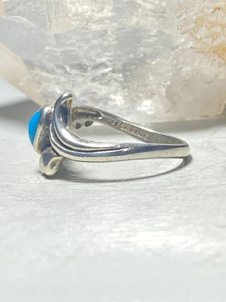 TURQUOISE RING HEART PINKY SOUTHWEST STERLING SILVER WOMEN GIRLS: TURQUOISE RING HEART PINKY SOUTHWEST STERLING SILVER WOMEN GIRLS Turquoise Ring Heart pinky southwest sterling silver women girls Size 4.25 Weight 2.3g Widest part of band 7/16" Thinnest part of band 