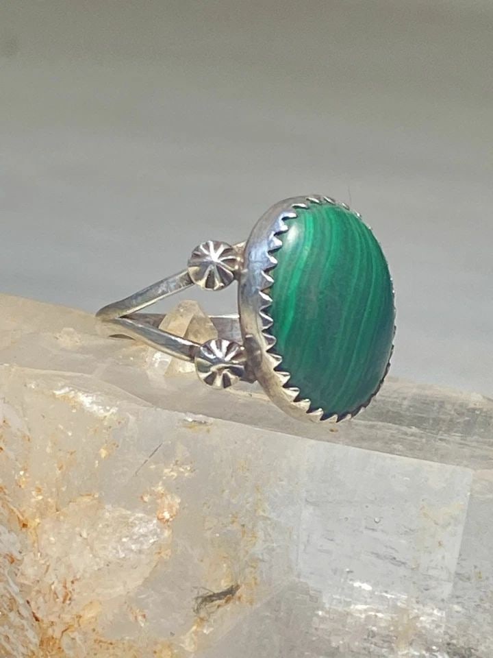 MALACHITE RING SOUTHWEST PINKY STERLING SILVER WOMEN GIRLS: MALACHITE RING SOUTHWEST PINKY STERLING SILVER WOMEN GIRLS Malachite Ring southwest pinky sterling silver women girls Size 5.75 Weight 3g Length 1/2" Width. 3/i8" Thinnest part of band 3/32"